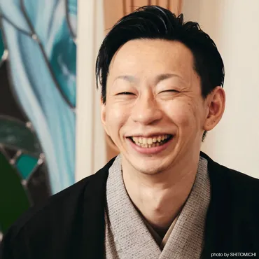 春風亭朝枝ってどんな人？落語界を席巻する若手落語家の魅力とは？バンドマン、板前、そして落語家へ。春風亭朝枝の知られざる軌跡