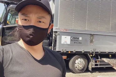 トラック運転手YouTuber「もこちゃん」ってどんな人？ 炎上から夢まで徹底解説！トラック運転手のリアルな日常を発信する人気YouTuber、もこちゃんの軌跡