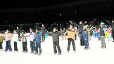小塚崇彦さんが熱血指導、八戸で小学生のフィギュアスケート教室