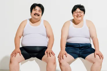 タイムマシーン号・関太＆空気階段・鈴木もぐらがモデルを務める写真集『まあるいふたり』゛心がまあるくなる゛蔵出しショットを独占公開