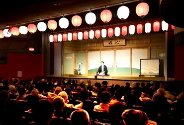 はじめての寄席へ。江戸の風情が息づく浅草演芸ホールで落語を楽しむ