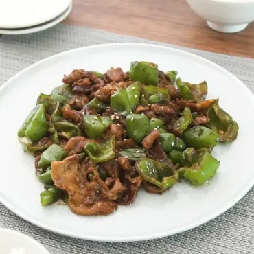ごはんがすすむ味わい♪ 豚肉とピーマンの甜麺醤炒めのレシピ動画・作り方