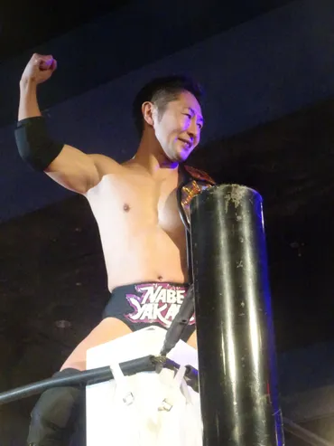 なべやかん、50歳でプロレス王者に…替え玉騒動から来年で30年、あの頃の父に自身を重ねる