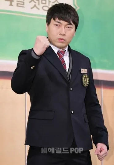 違法賭博゛イ・ジンホ、3年レギュラーを務めた「知ってるお兄さん 」降板…出演シーンカットの自業自得なエンディング（WoW!Korea）
