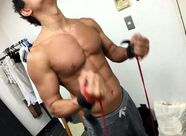 これがリアル変態仮面の肉体美！鈴木亮平、ほれぼれする筋肉に大反響