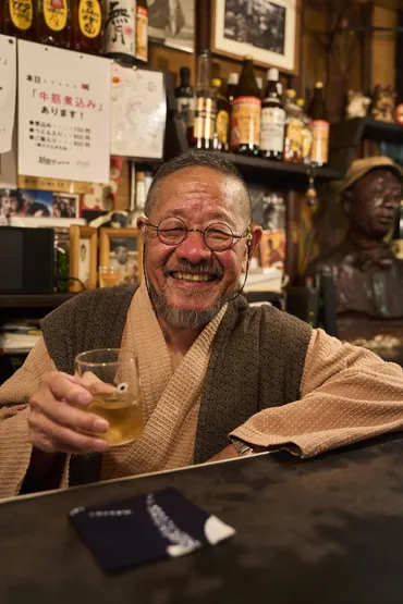 新宿ゴールデン街のバーで紡がれる物語 