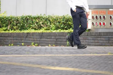 ユニクロ感動パンツ】ウールライクとコットンライクの違いを解説！最適なパンツの選び方ガイド 